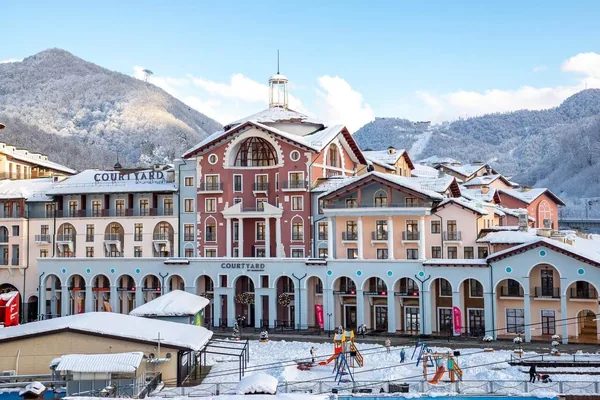 Зимний фасад отеля Кортъярд Марриотт Сочи Красная Поляна — фото 8
